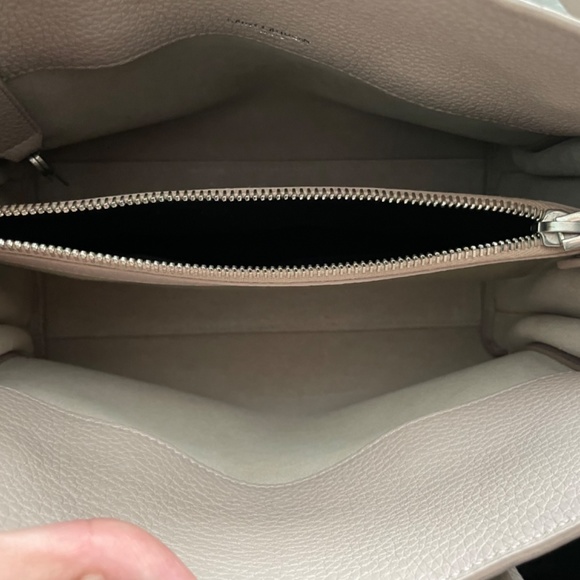 Saint Laurent Sac De Jour in Grained Leather (Baby) in color Poudre (soft mauve) - Picture 8 of 15